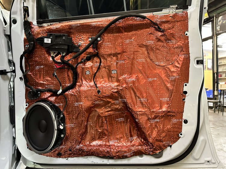Ford Ranger Wildtrak Với Cấu Hình Âm Thanh Focal Inside Và Cách Âm Full Xe DrARTEX