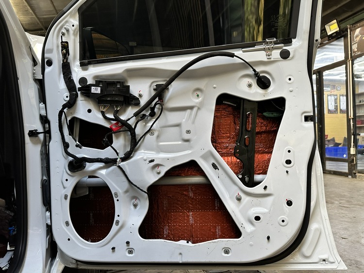 Ford Ranger Wildtrak Với Cấu Hình Âm Thanh Focal Inside Và Cách Âm Full Xe DrARTEX