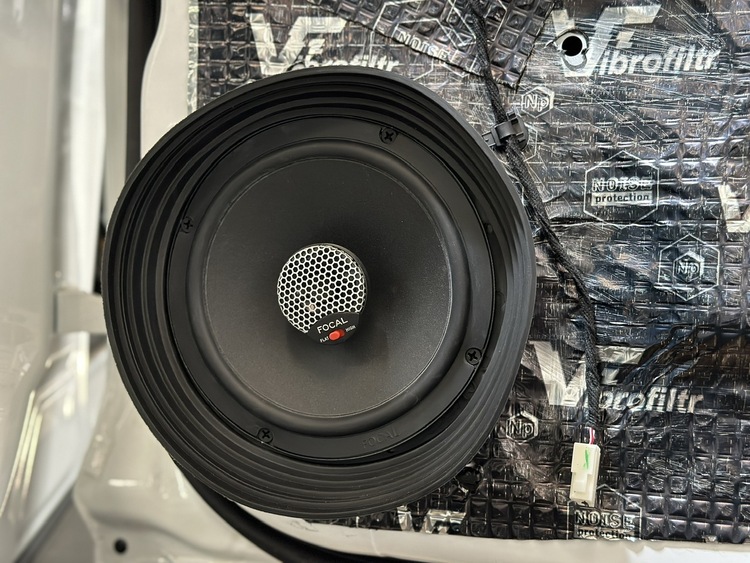 Vinfast VF5 nâng cấp hệ thống âm thanh Focal đi kèm với gói cách âm 4 cửa Vibrofiltr