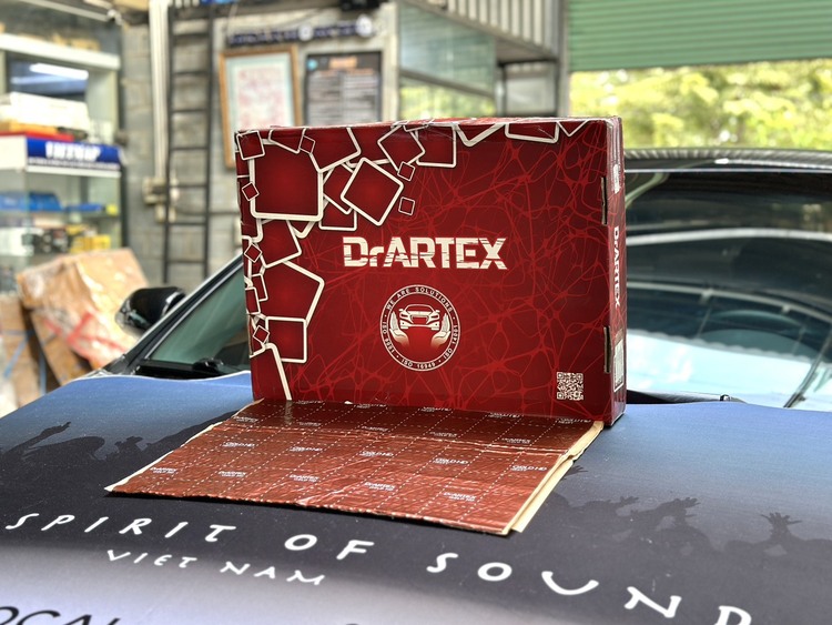 Toyota Camry với gói cách âm 4 hốc bánh thương hiệu DrARTEX - Made in Russia.