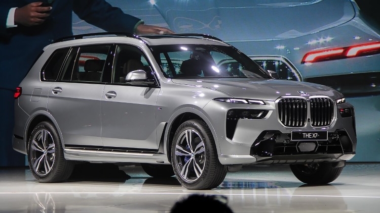 BMW chinh phục đỉnh cao doanh số bán xe điện tăng gần 75%