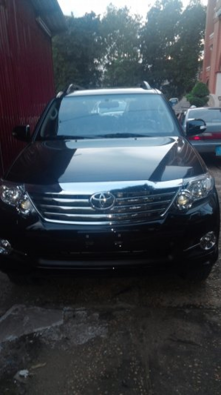 Lăn tăn nhận xe Fortuner hay xe Corolla Altis