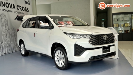 toyota-innova-cross-khan-hàng-1.JPG