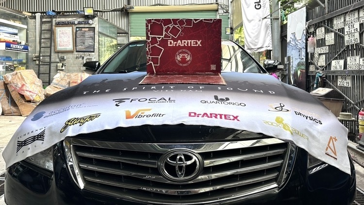 Toyota Camry với gói cách âm 4 hốc bánh thương hiệu DrARTEX - Made in Russia.