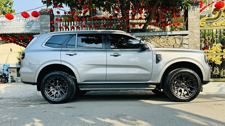 Ford Everest mam RAY.jpg