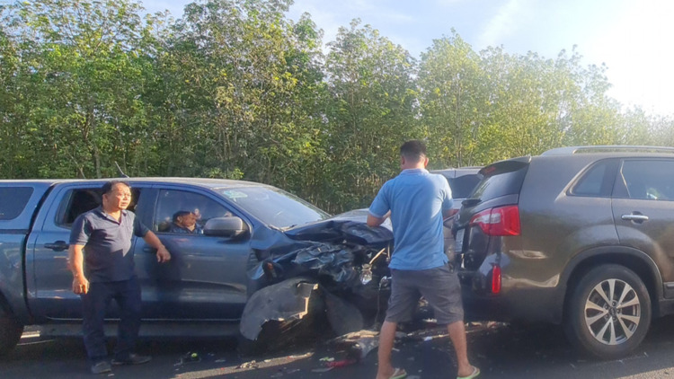 Video: Tai nạn liên hoàn giữa 6 ô tô trên cao tốc Phan Thiết - Dầu Giây, lại là bài học giữ khoảng cách