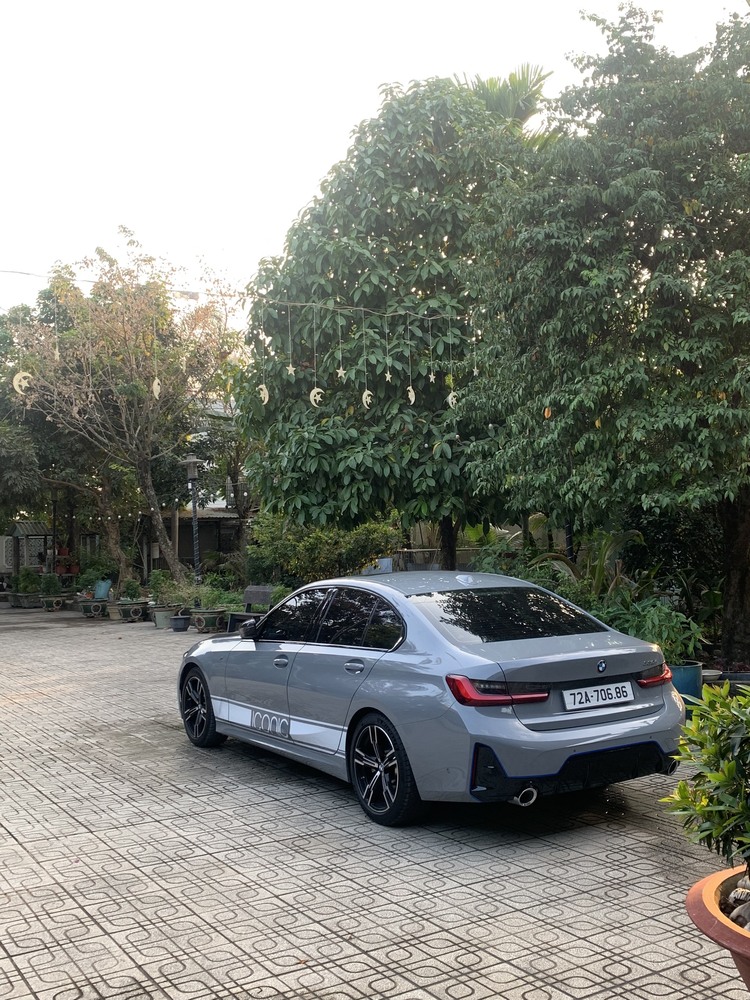 330i.jpg 330i.jpg