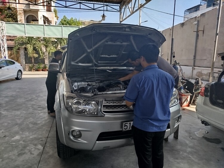 GARAGE TÍN PHÁT. 2/117 Đường Số 8,Bình Hưng Hòa,Bình Tân (Đối diện Aeon Tân Phú).