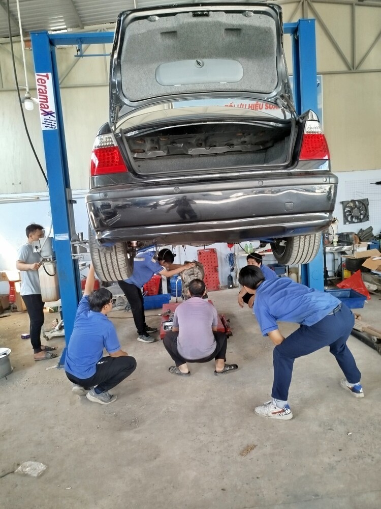 GARAGE TÍN PHÁT. 2/117 Đường Số 8,Bình Hưng Hòa,Bình Tân (Đối diện Aeon Tân Phú).