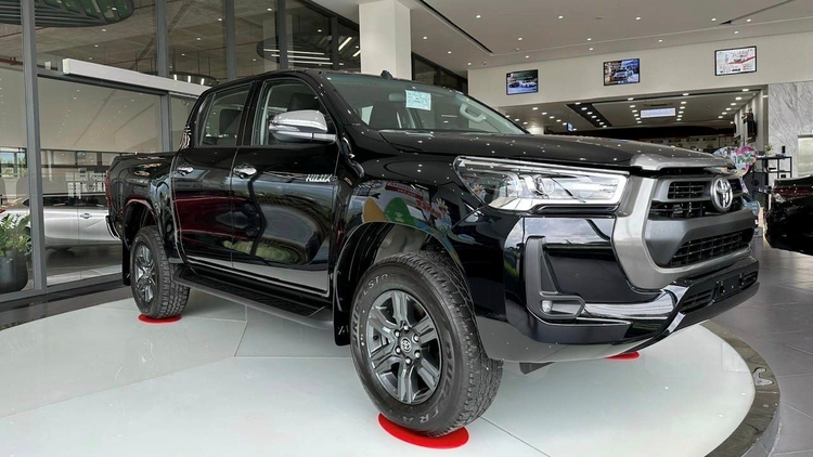 Đại lý đã nhận cọc Toyota Hilux 2024, giá dự kiến từ 700 triệu đồng, giao xe tháng 5/2024