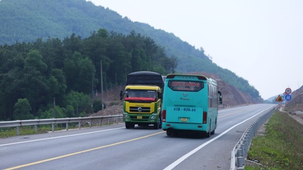 cao tốc Cam Lộ - La Sơn.jpg