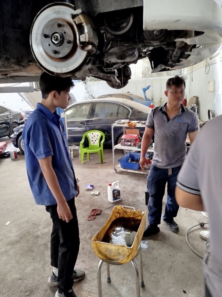 GARAGE TÍN PHÁT. 2/117 Đường Số 8,Bình Hưng Hòa,Bình Tân (Đối diện Aeon Tân Phú).