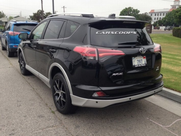 Toyota Rav4 2016 bị bắt gặp tại Los Angeles