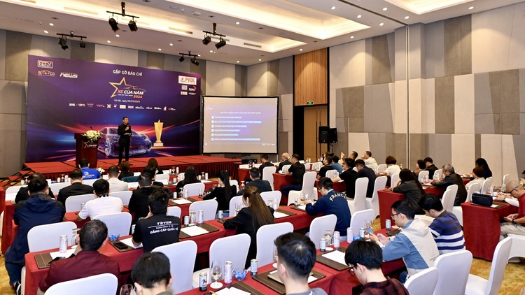 Ông Nguyễn Đại Hoàng - Ban tổ chức Xe của năm 2024 giới thiệu về chương trình.jpg