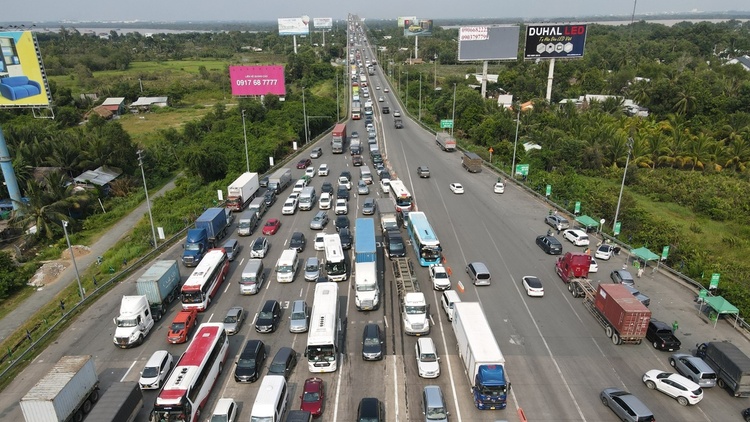 Đồng Nai đề nghị sớm mở rộng cao tốc TP.HCM - Long Thành - Dầu Giây lên 8-10 làn xe