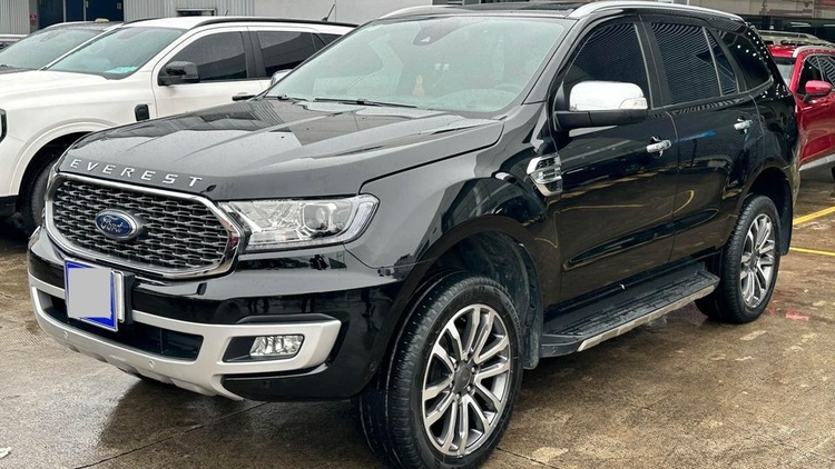 Tư vấn thay lốp, ắc qui cho Ford Everest Biturbo 2021