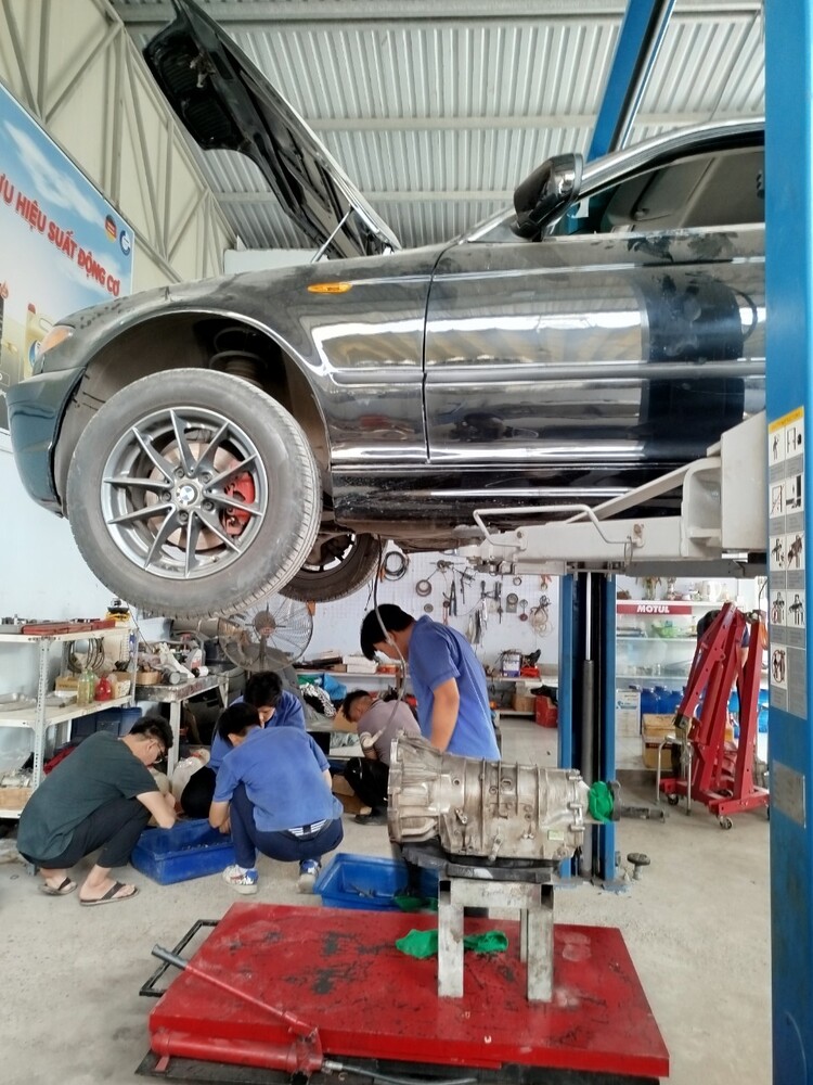 GARAGE TÍN PHÁT. 2/117 Đường Số 8,Bình Hưng Hòa,Bình Tân (Đối diện Aeon Tân Phú).