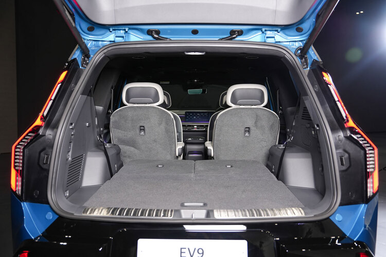 Đã mắt trước loạt ảnh chi tiết Kia EV9 vừa ra mắt tại Thái Lan