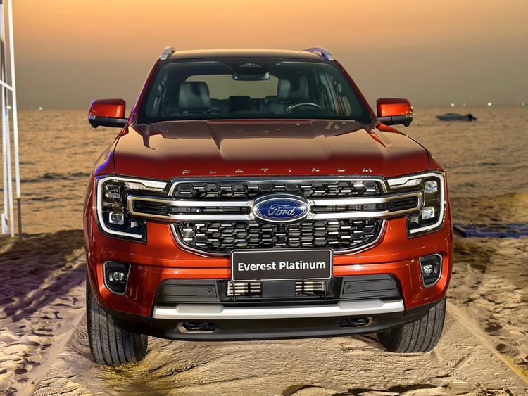 Ford Ranger Stormtrak và Everest Platinum bất ngờ ra mắt tại Việt Nam, giá bán công bố sau
