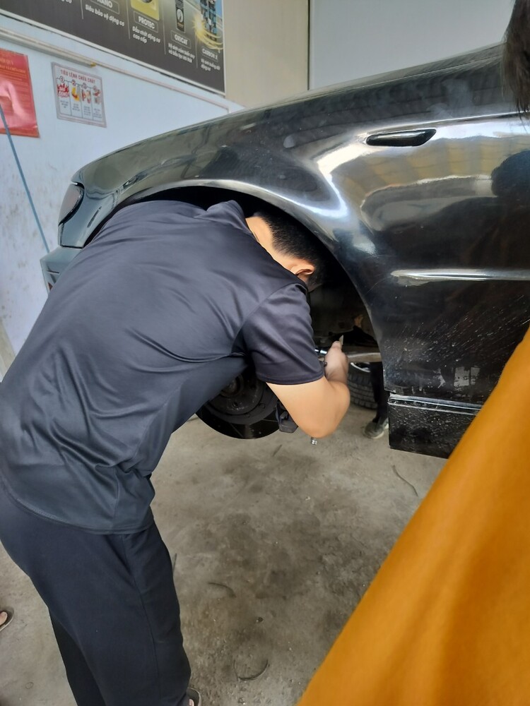 GARAGE TÍN PHÁT. 2/117 Đường Số 8,Bình Hưng Hòa,Bình Tân (Đối diện Aeon Tân Phú).