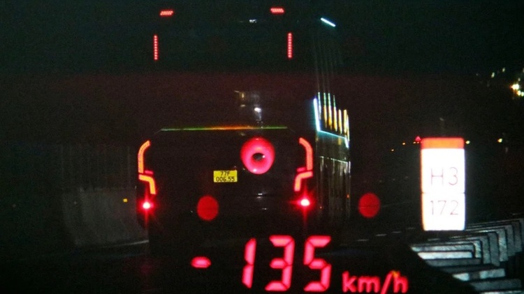 CSGT kiểm tra tốc độ 24/24 trên các tuyến cao tốc cho phép 90km/h