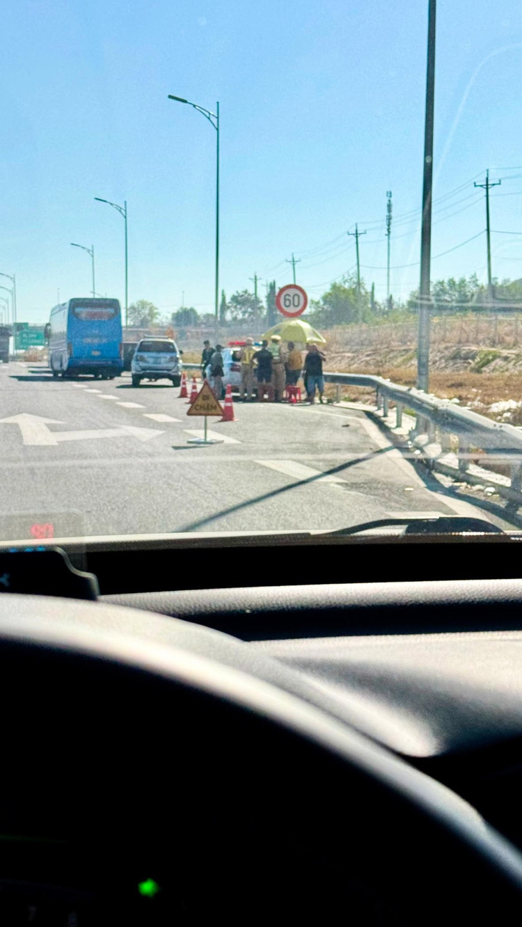 CSGT kiểm tra tốc độ 24/24 trên các tuyến cao tốc cho phép 90km/h CSGT kiểm tra tốc độ 24/24 trên các tuyến cao tốc cho phép 90km/h
