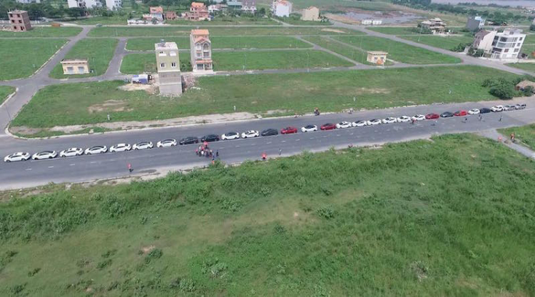 Hàng chục xe Kia K3 "xếp hình" ấn tượng tại Sài Gòn