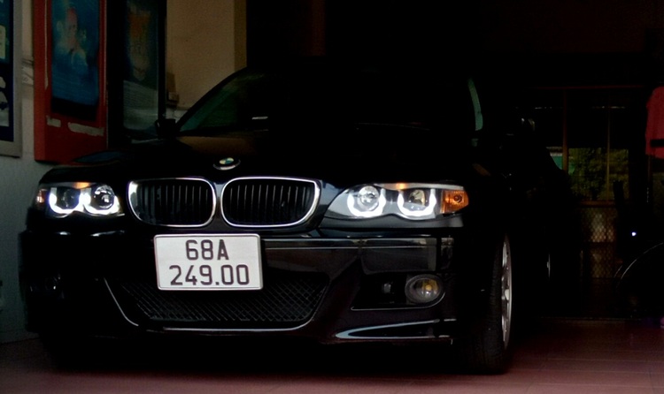 Bán xe BMW 325i E46 2004 màu bạc biển số đẹp