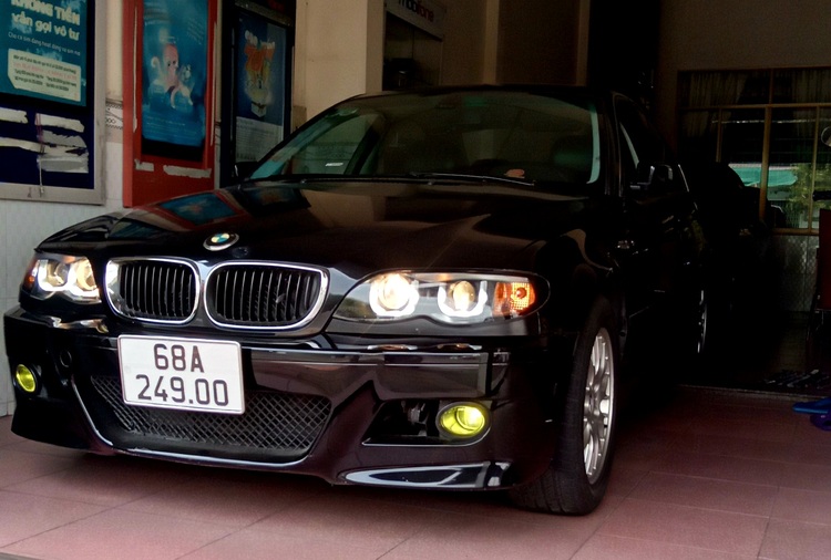 Bán xe BMW 325i E46 2004 màu bạc biển số đẹp