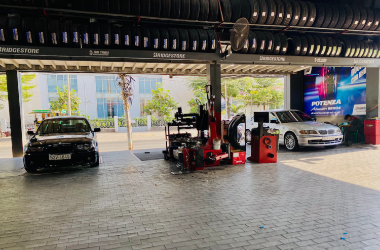 Bán xe BMW 325i E46 2004 màu bạc biển số đẹp Bán xe BMW 325i E46 2004 màu bạc biển số đẹp