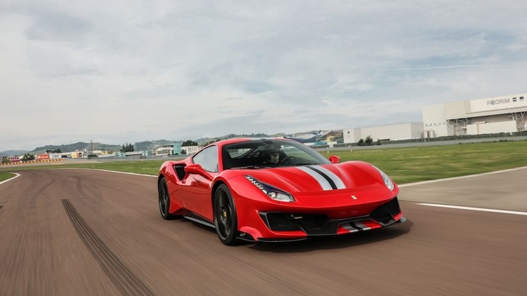 CEO Ferrari: Siêu xe điện của họ sẽ “khuấy động cảm xúc" nhưng hãng sẽ không bao giờ từ bỏ động cơ đốt trong