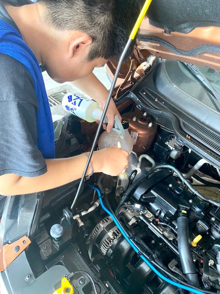 HẢI PHONG AUTO VỆ SINH KHOANG MÁY FORD RANGER HẢI PHONG AUTO VỆ SINH KHOANG MÁY FORD RANGER