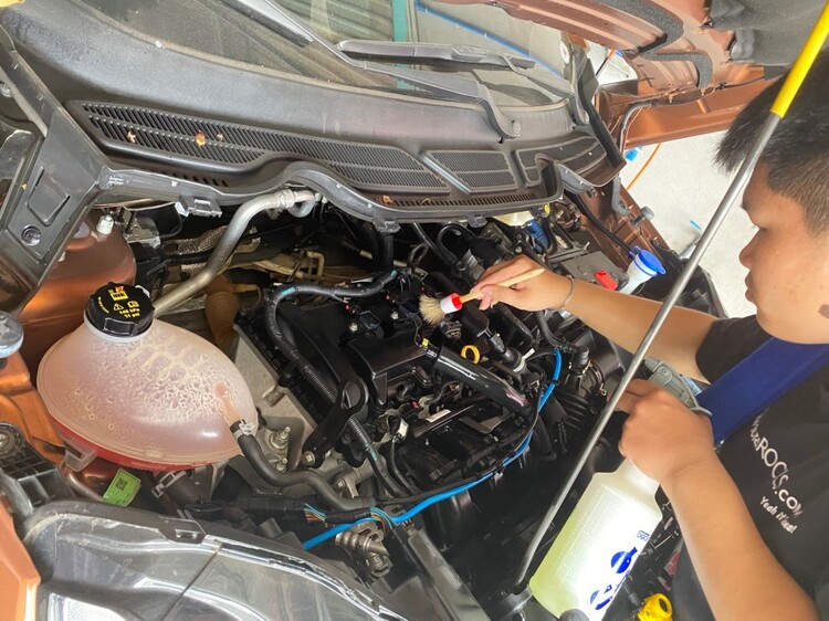 HẢI PHONG AUTO VỆ SINH KHOANG MÁY FORD RANGER HẢI PHONG AUTO VỆ SINH KHOANG MÁY FORD RANGER