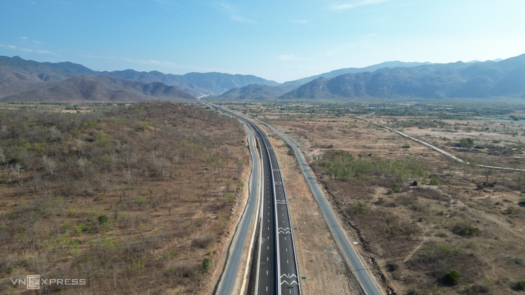 Cao tốc cuối cùng nối từ TP HCM tới Nha Trang chuẩn bị khánh thành
