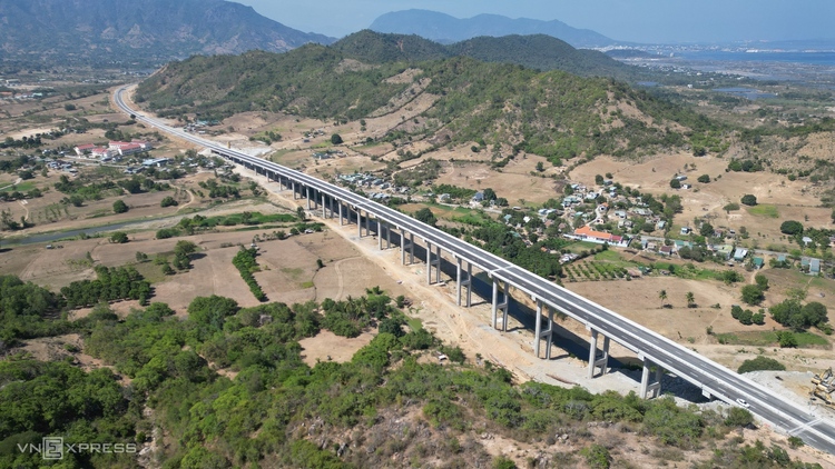 Cao tốc cuối cùng nối từ TP HCM tới Nha Trang chuẩn bị khánh thành