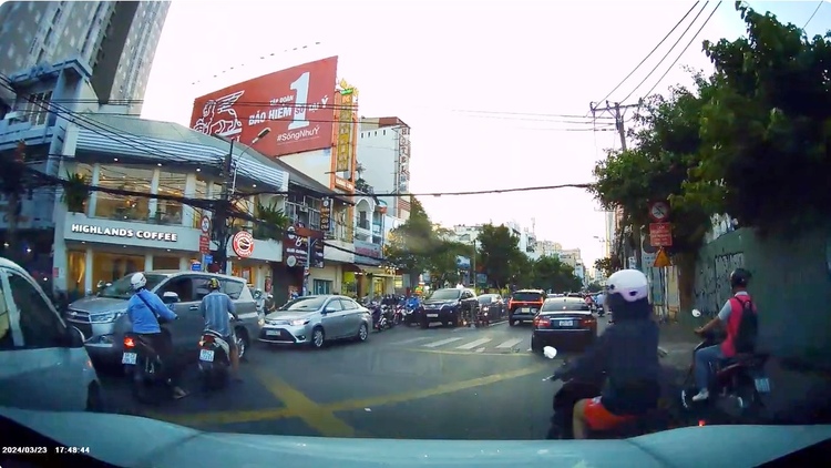 [Video] Lại vấn đề ý thức an toàn giao thông