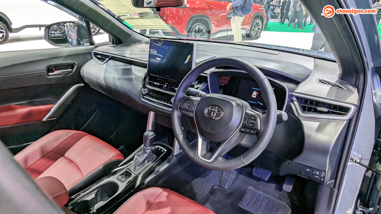 Giá lăn bánh Toyota Corolla Cross 2024 cao hay thấp khi so với CX-5, Tucson, Territory?