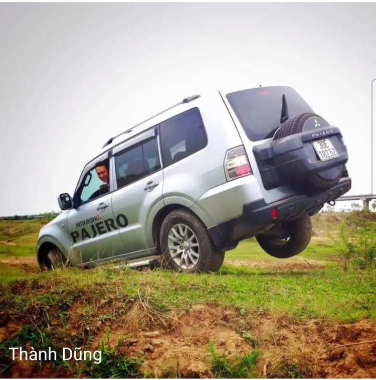 Tại sao Pajero Sport lại khó bán hơn Fortuner tại Việt Nam?