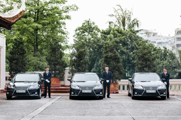 Sheraton Hà Nội phục vụ khách hàng VIP bằng Lexus ES350