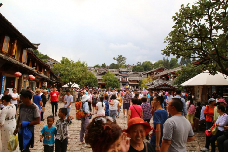 Hành trình trở lại Tây Tạng và Everest Base Camp - Gian nan vượt cửa ải đăng kiểm Trung Quốc Hành trình trở lại Tây Tạng và Everest Base Camp - Gian nan vượt cửa ải đăng kiểm Trung Quốc