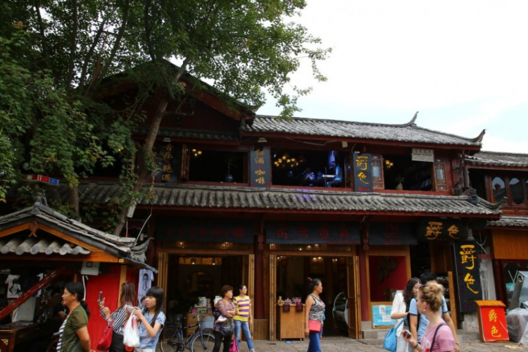 Hành trình trở lại Tây Tạng và Everest Base Camp - Gian nan vượt cửa ải đăng kiểm Trung Quốc Hành trình trở lại Tây Tạng và Everest Base Camp - Gian nan vượt cửa ải đăng kiểm Trung Quốc
