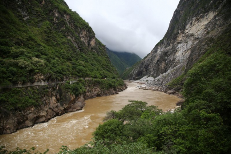 Hành trình trở lại Tây Tạng và Everest Base Camp - Gian nan vượt cửa ải đăng kiểm Trung Quốc