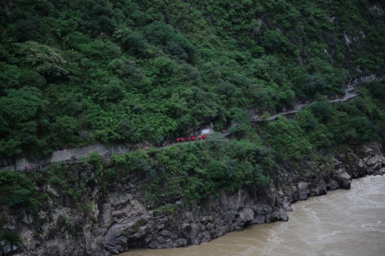 Hành trình trở lại Tây Tạng và Everest Base Camp - Gian nan vượt cửa ải đăng kiểm Trung Quốc