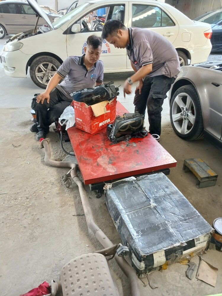 GARAGE TÍN PHÁT. 2/117 Đường Số 8,Bình Hưng Hòa,Bình Tân (Đối diện Aeon Tân Phú).