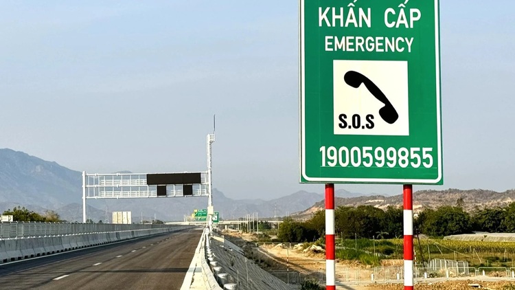 Cao tốc Cam Lâm - Vĩnh Hảo có bao nhiêu điểm dừng xe khẩn cấp?