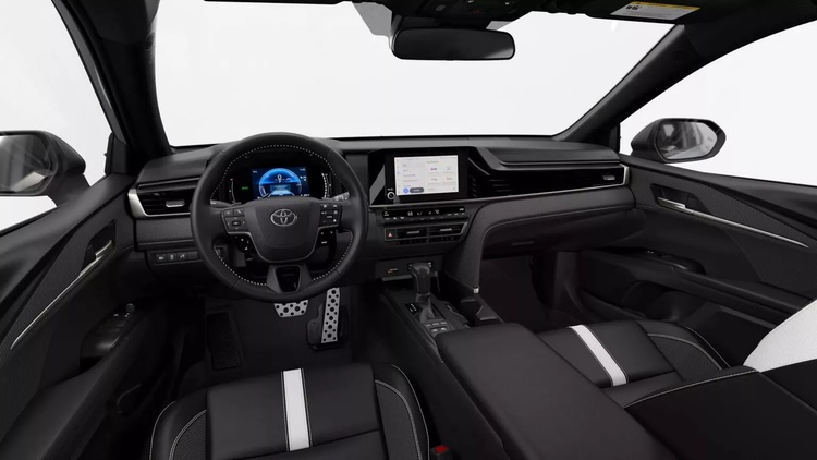 Toyota Camry 2025 chốt giá từ 722 triệu đồng, bản mới rẻ hơn bản cũ dù nâng cấp toàn diện