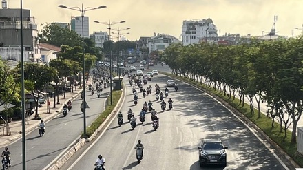 TP.HCM: Giao thông đường Phạm Văn Đồng lộn xộn, mất an toàn