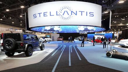 Stellantis sẽ bán động cơ xăng song song với động cơ điện