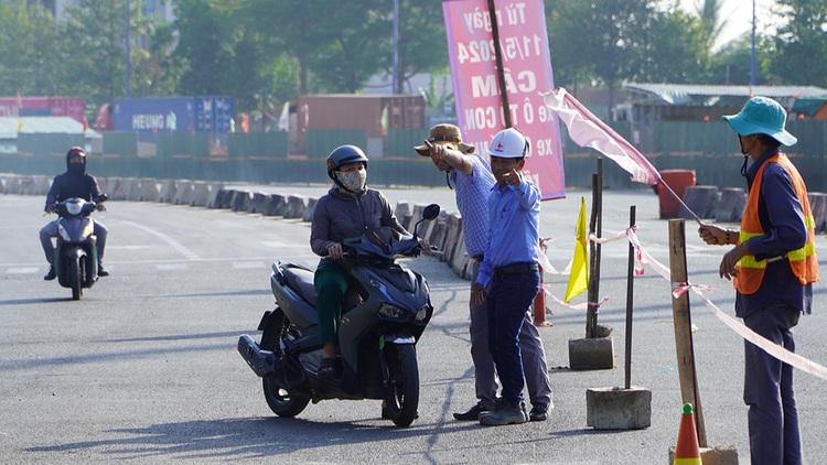 Nút giao lớn nhất TP HCM thông thoáng ngày đầu phân luồng