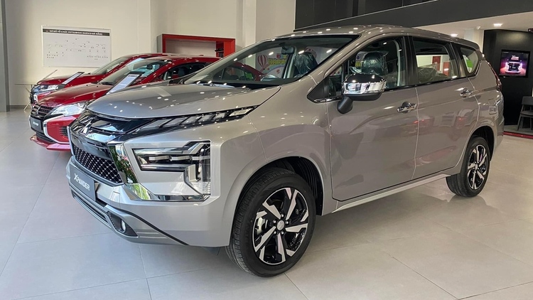 Mitsubishi Xpander 2022 bac.jpg